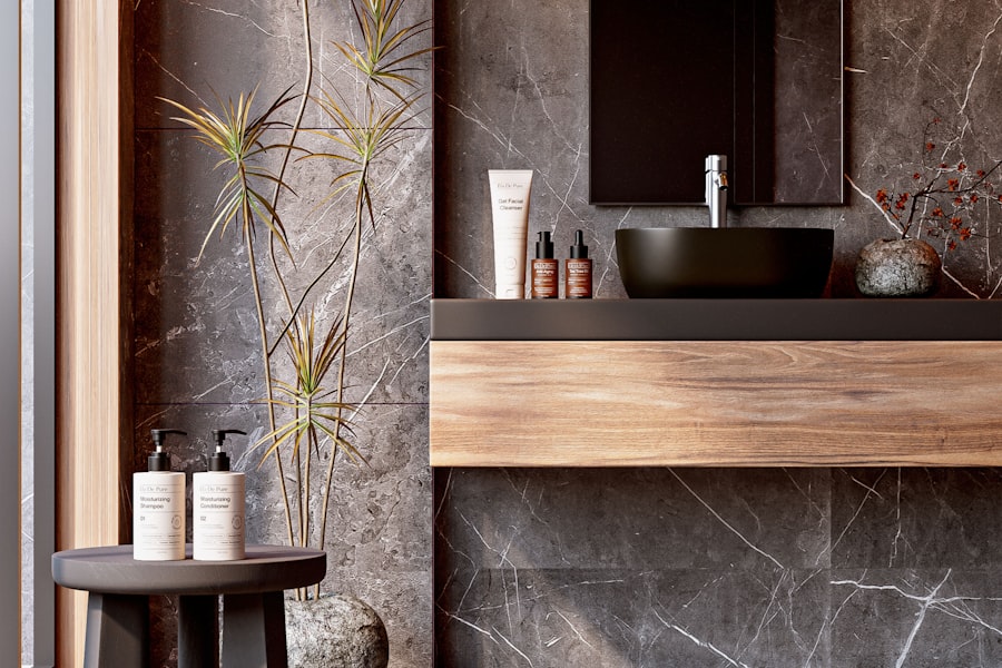 Bagno in marmo con rivestimenti eleganti
